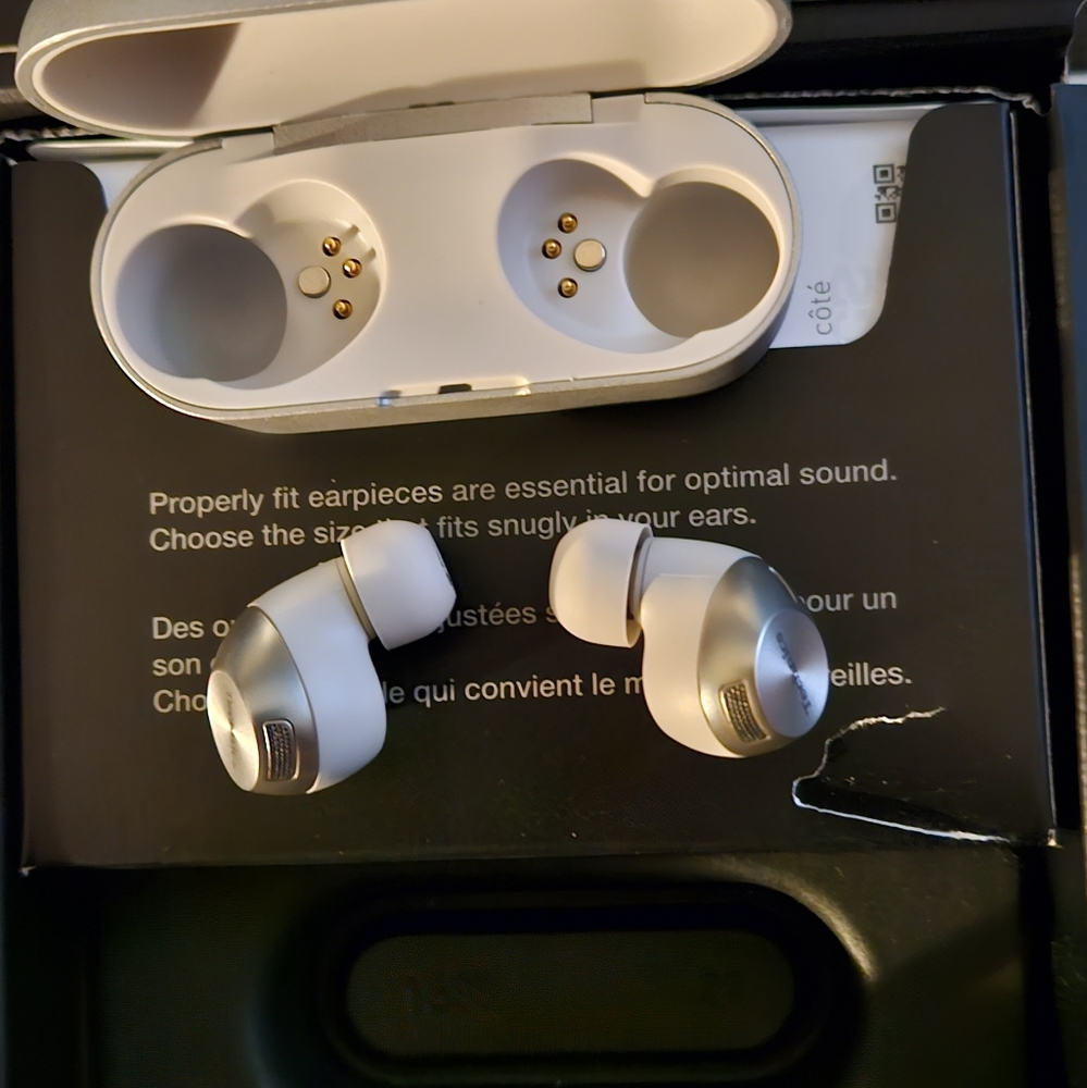 Ear buds - Picture 4 of 4